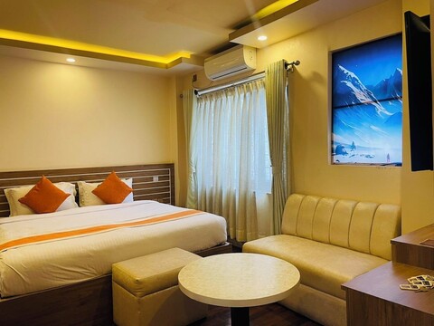 더 삼라트 팰리스