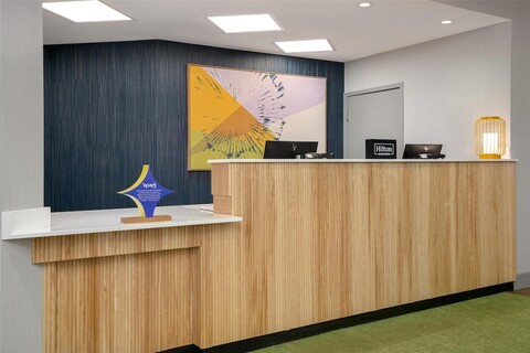 스파크 바이 힐튼 라휘