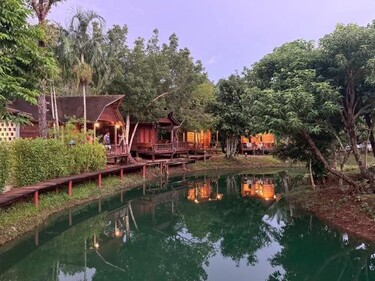 ธารคีรี รีสอร์ต สวนน้ำกำนัน