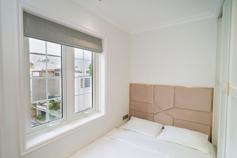 더 응우옌스, 핑크 교회 전망