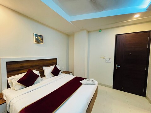 엠브레이스 럭셔리 호텔 & 뱅큇