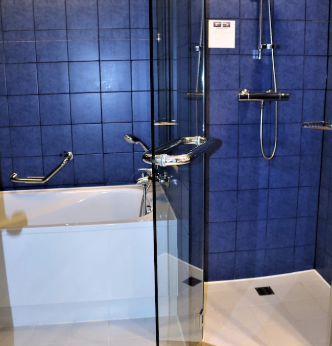 room detail thumbnail 2