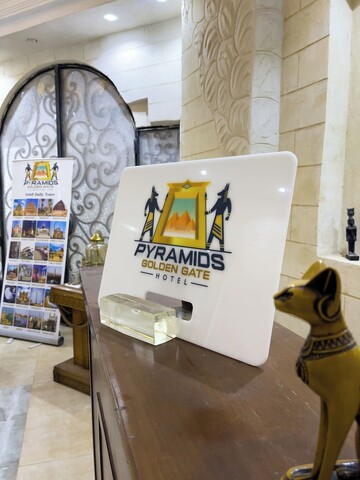 스네페루 피라미드 골든 게이트