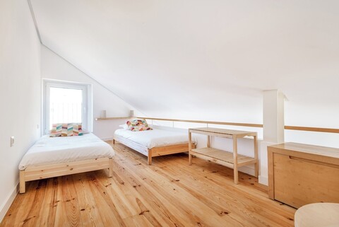 Flora5  플로라 아파트먼트, 발코니가 있는 복층 아파트 +에어컨