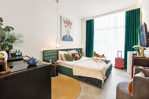 러프 리빙 어덜트 온리 (12세 이상)