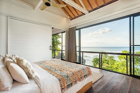 산타이 바이 더 코로와이 울루와투