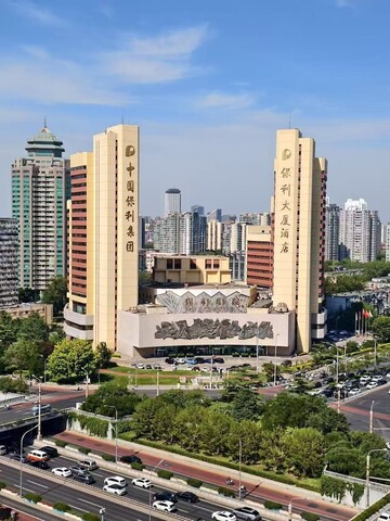 폴리 플라자 호텔