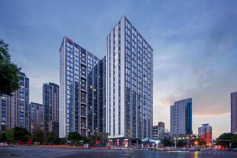 OrangeWeek Hotel