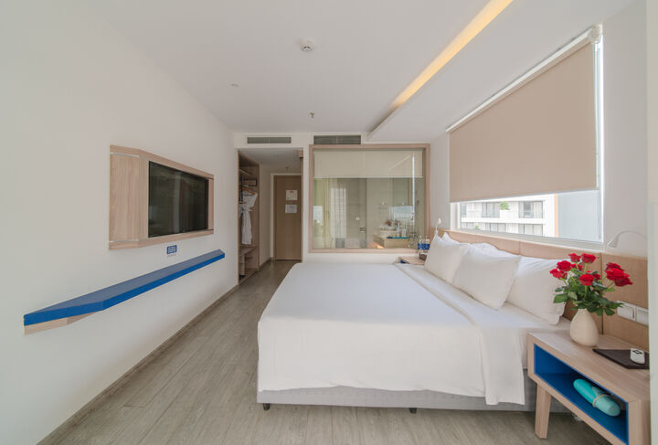 room detail thumbnail 2