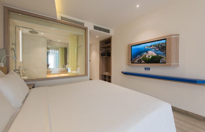 room detail thumbnail 2