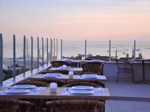 디바니 알리 호텔