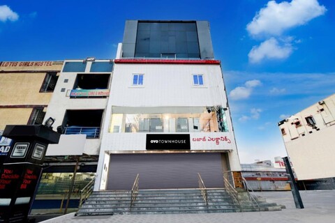 Townhouse De Alphabet Hotel - Gandimaissamma