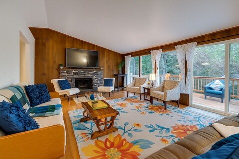 레이크 포레스트 파크의 평화로운 집