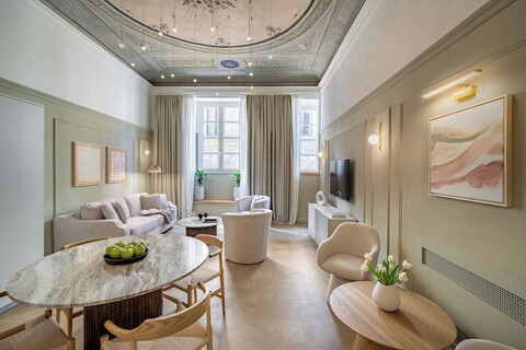 데서비 럭셔리 아파트먼트