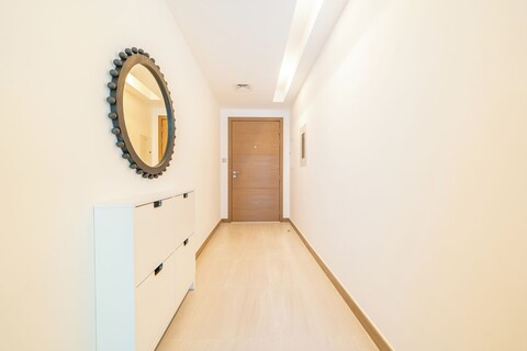 하이 플로어의 스터닝 2 베드룸 아파트먼트, 브레스테이킹 뷰