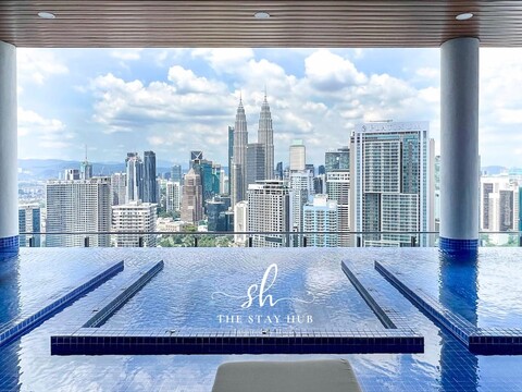 더 콜로니 럭스 KLCC 뷰 스카이 풀