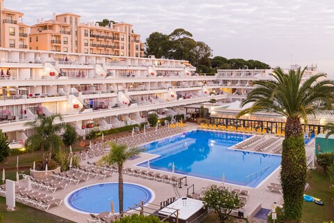 무뚜 클루비 프라이아 다 오우라