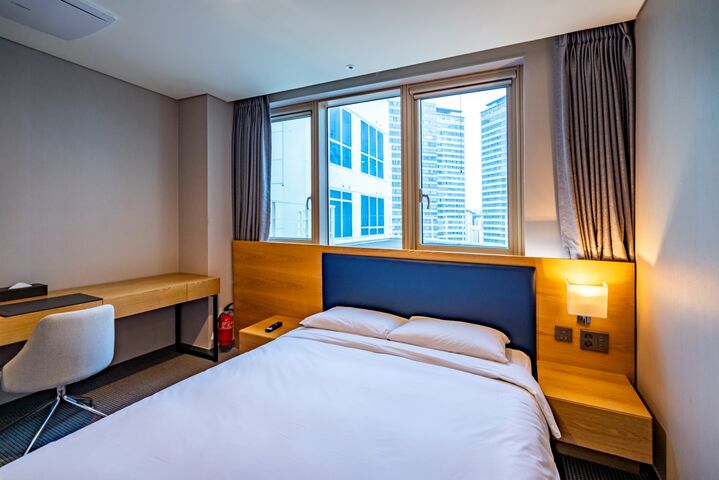 room detail thumbnail 1