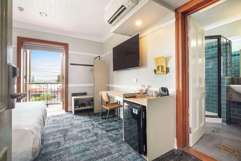 나이트캡 앳 맨리 호텔