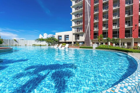 막탄 공항 근처의 현대적인 스튜디오, 수영장 옆 발코니