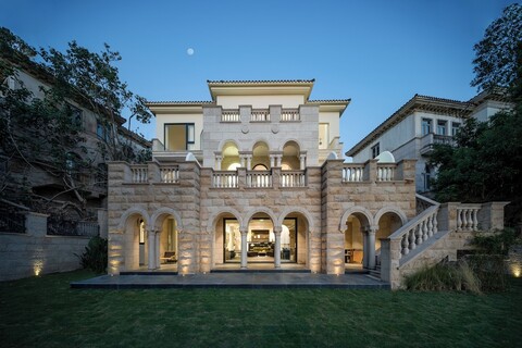 미위 로만 홀리데이 버블 풀 호텔