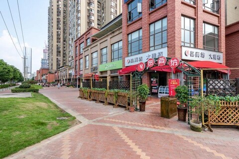 Xingyi Apartment Hotel (Chengdu East Railway Station Greenland 468 Concept)