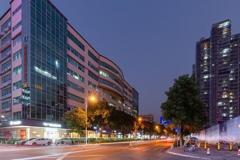 Urba Jinxiang Hotel (Baoti Subway Women and Children Store)
