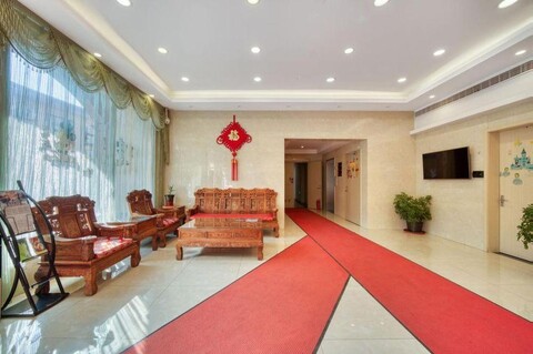 Q+ Bailing Ejia Business Hotel (Shanghai International Tourism Resort)