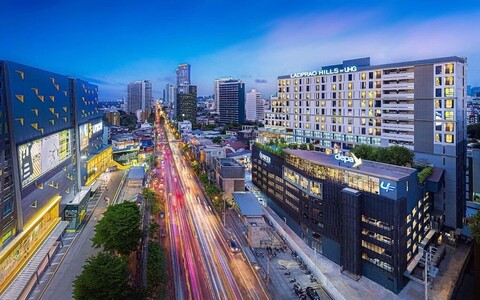 더 쿼터 랏프라우 바이 UHG