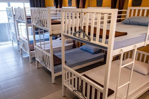 크라비 프리덤 호스텔 앤드 바