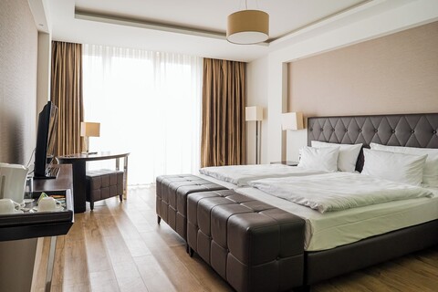 호마리스 웨스트 사이드, 셀프 체크인