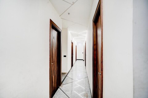 Hotel O N .P .PALACE