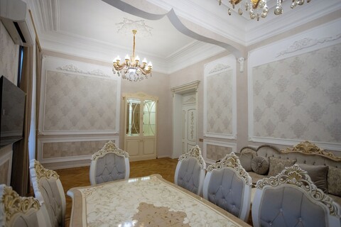 니자미 스트리트의 보석