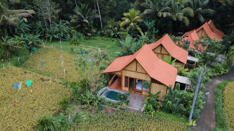 나바 프라나 빌라 바이 제뉴인호스트