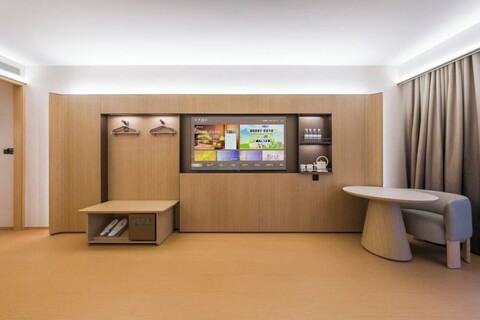 풀 시즌 호텔 - HGH