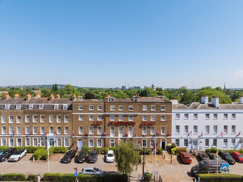 더 클레런던 호텔 - 블랙히스