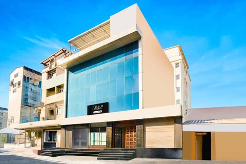 Collection O Sindhi Camp Metro Station