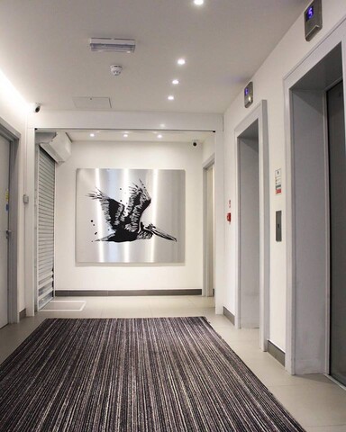 Pelican London Hotel & Residence