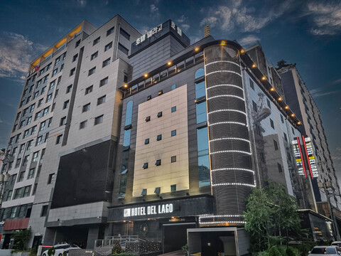 수원시청역 호텔 델 라고 (Hotel Del Lago)