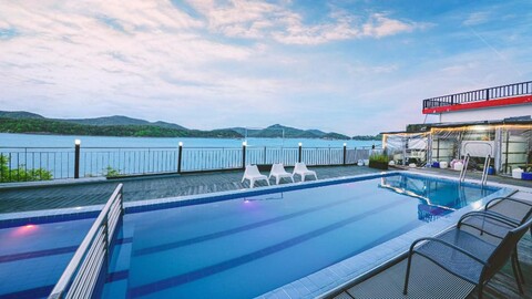 더 끌림 온수 수영장 펜션