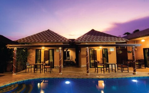 파니사라 풀 빌라