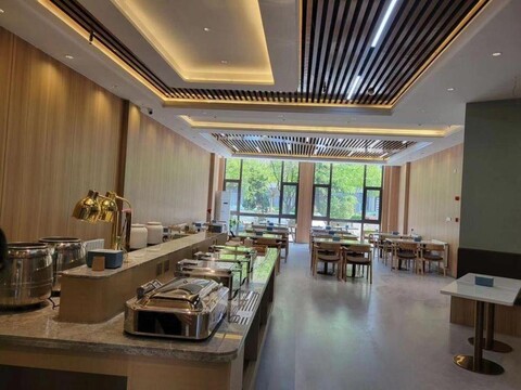 Xinlong Holiday Business Hotel(Qingdao Shandong University of Science and Technology Store)