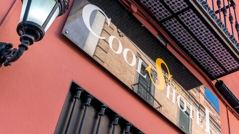 쿨 세비야 호텔