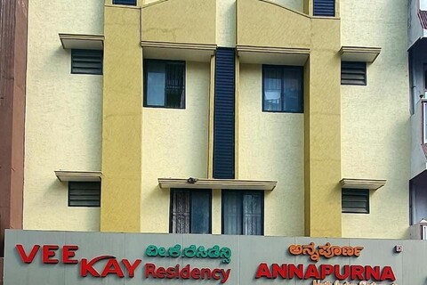 POP Veekay Regency Lodge Near Hare Krishna Hill