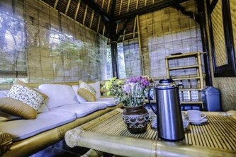 1BD guest house in family compound1, 15 minute walk to yoga barn