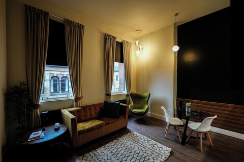 리볼버 글래스고