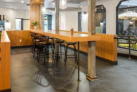 더 라이브 호텔