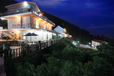 Sky Light Scenery Pension