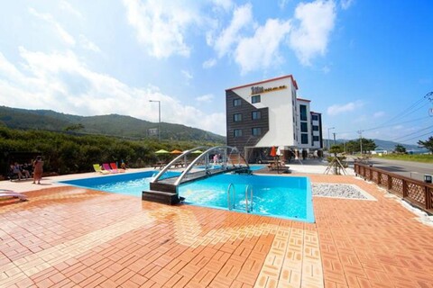 1Km Mind Street Pension