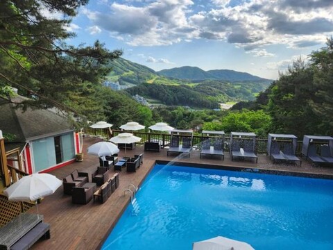 Lovers in the Forest Pension & Glamping